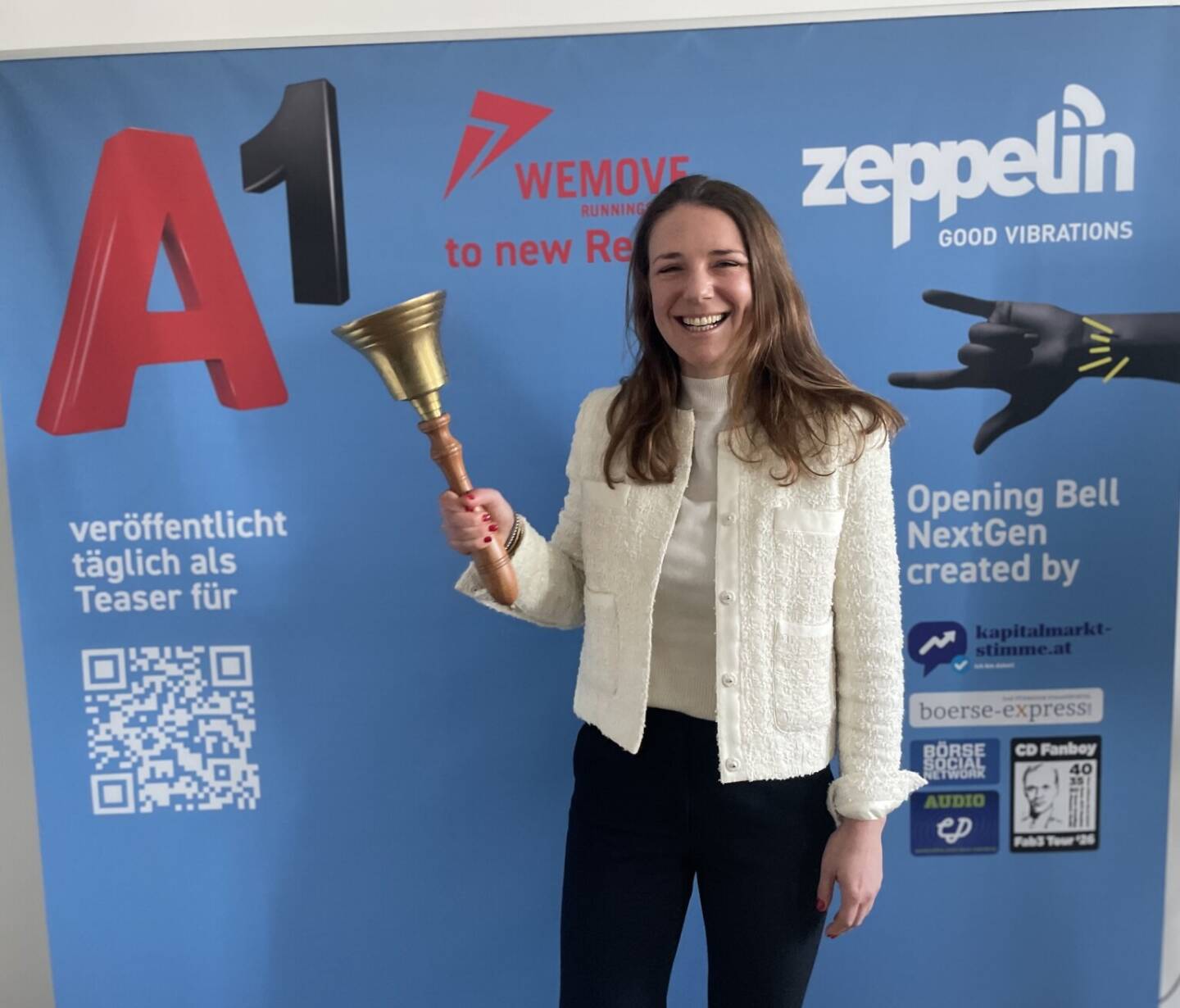 Viktoria Gass l&auml;utet die Opening Bell f&uuml;r Montag. Die PwC-Partnerin hat, was die B&ouml;rsepeople-Podcasts betrifft, die F&uuml;hrung nach Downloads in der Jahressicht &uuml;bernommen. Vgl. http://www.audio-cd.at/people