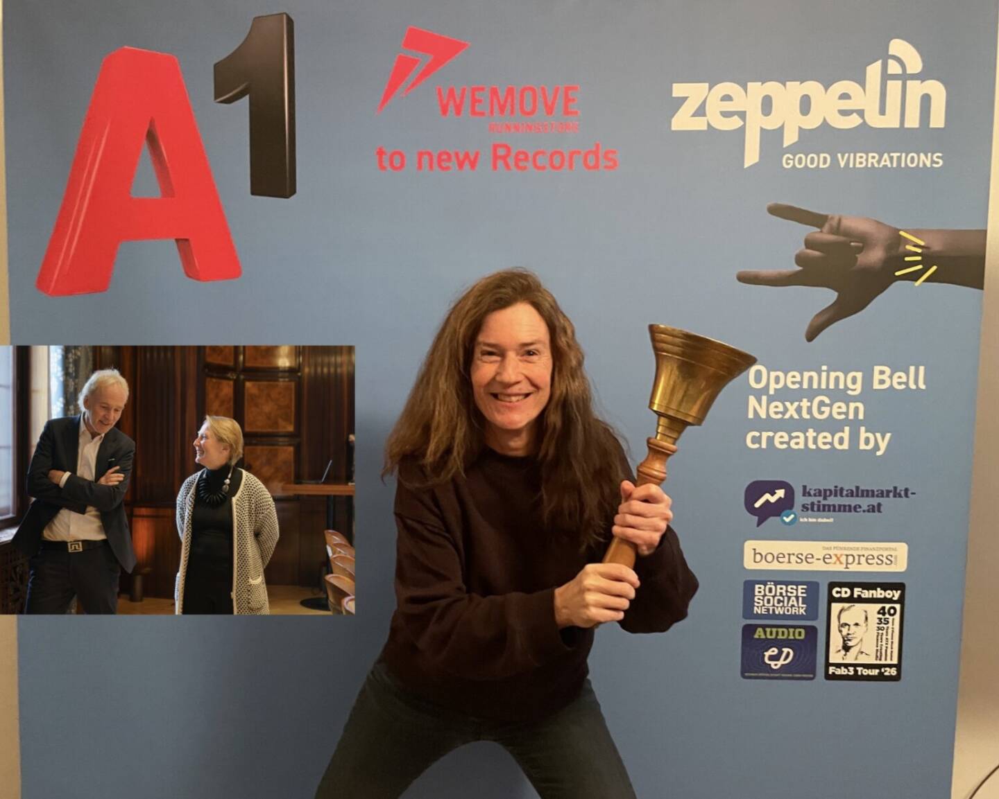 Martina Draper l&auml;utet die Opening Bell f&uuml;r Dienstag. Die Fotografin des Zertifikate Forum Austria hat beim heutigen Zertifikate-Jahresauftakt hunderte Fotos geschossen. Und heuer wird das ZFA 20, dazu gab es einen intensiven Austausch zwischen ZFA Pr&auml;sidentin Heike Arbter und Christian Drastil f&uuml;r das grosse B&ouml;rsebuch