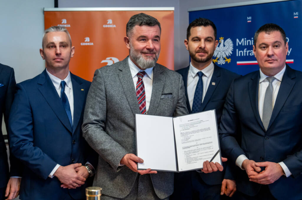 PORR errichtet Abschnitt des Großprojekts Westumfahrung Stettin; Vertragsunterzeichnung (v.li.): Łukasz Świerkowski (Projektmanager PORR S.A.), Piotr Kledzik (Geschäftsführer PORR S.A.), Paweł Woźniak (Generaldirektor GDDKiA), Łukasz Lendner (Regionaldirektor GDDKiA Stettin) © PORR, &copy; Aussendung (19.01.2026) 