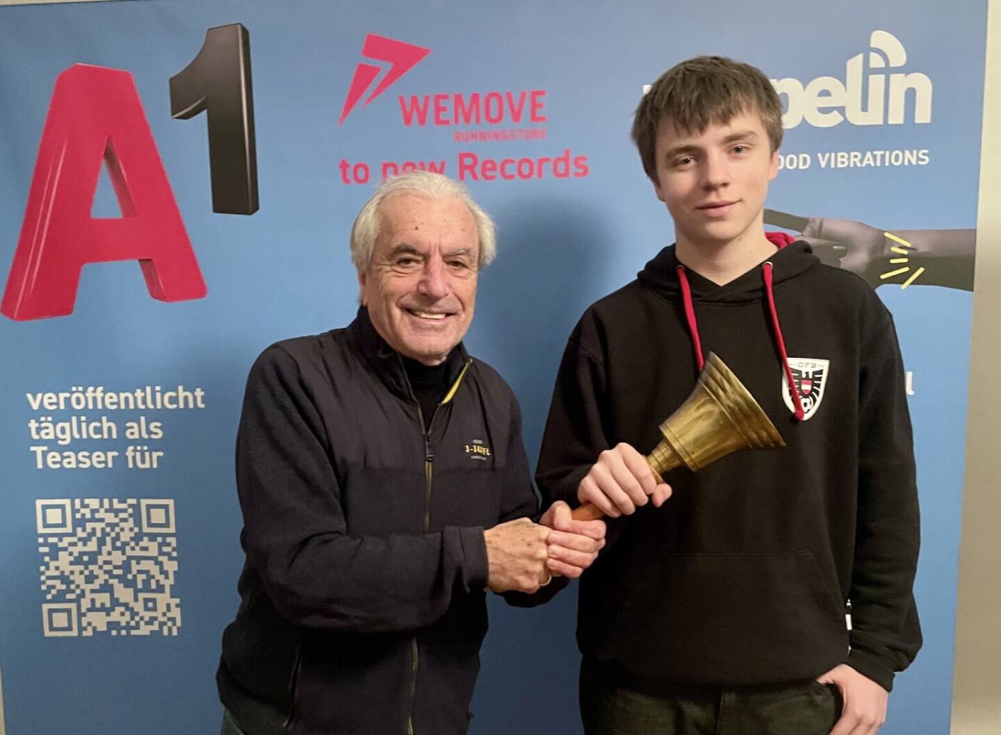 Hans Huber und Maxim Petzwinkler l&auml;uten die Opening Bell f&uuml;r Mittwoch. Die beiden Sportbegeisterten haben gemeinsam einen SportWoche-Podcast produziert, der in naher Zukunft gesendet wird. Und Hans hat obendrein heute Geburtstag, Happy Birthday!