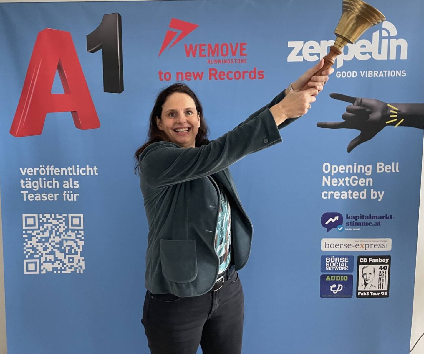 Angela Pengl-B&ouml;hm l&auml;utet die Opening Bell f&uuml;r Mittwoch. Als Mitglied der Redaktion des ORF-Magazins Schilling war sie bei vielen legend&auml;ren IPOs und deren Opening Bells dabei