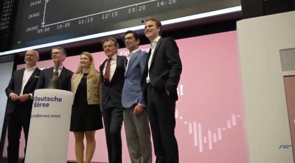 ASTA Energy IPO in Frankfurt am 30.1.2026, Opening Bell mit Aufsichtsrat, Foto: Livestream-Screenshot von der IPO-Ceremony in der Deutschen Börse, &copy; Aussender (30.01.2026) 