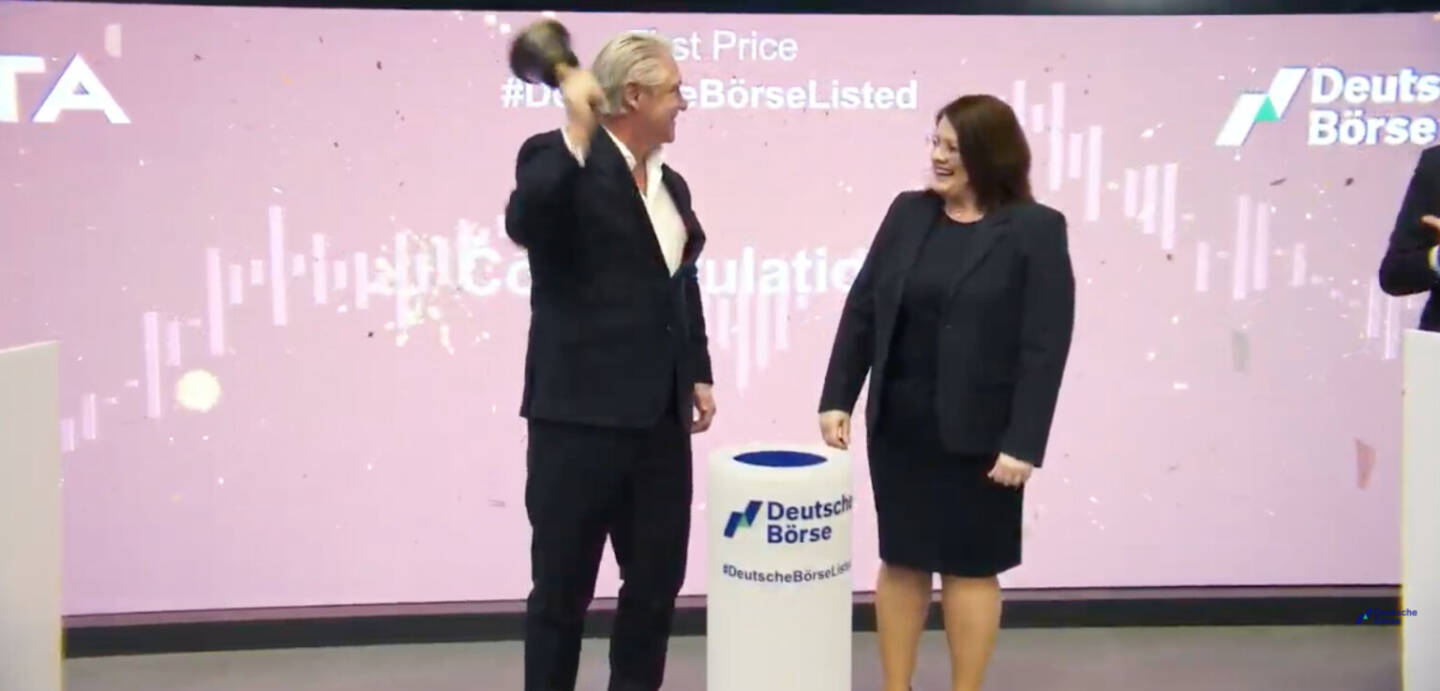 ASTA Energy IPO in Frankfurt am 30.1.2026, Opening Bell mit CEO und CFO, Foto: Livestream-Screenshot von der IPO-Ceremony in der Deutschen B&ouml;rse