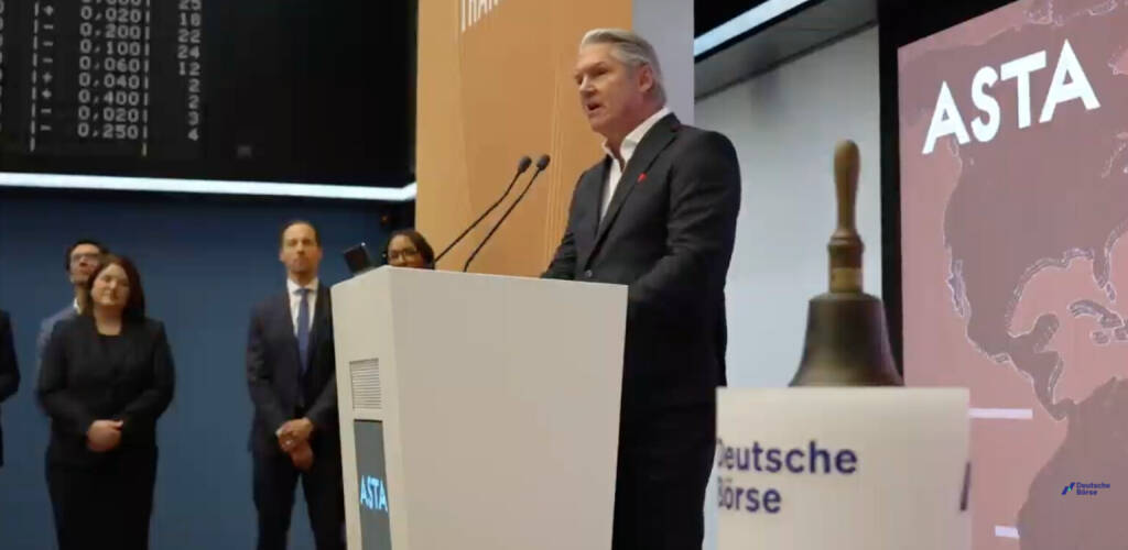 ASTA Energy IPO in Frankfurt am 30.1.2026, Asta-CEO Karl Schäcke, Foto: Livestream-Screenshot von der IPO-Ceremony in der Deutschen Börse, &copy; Aussender (30.01.2026) 