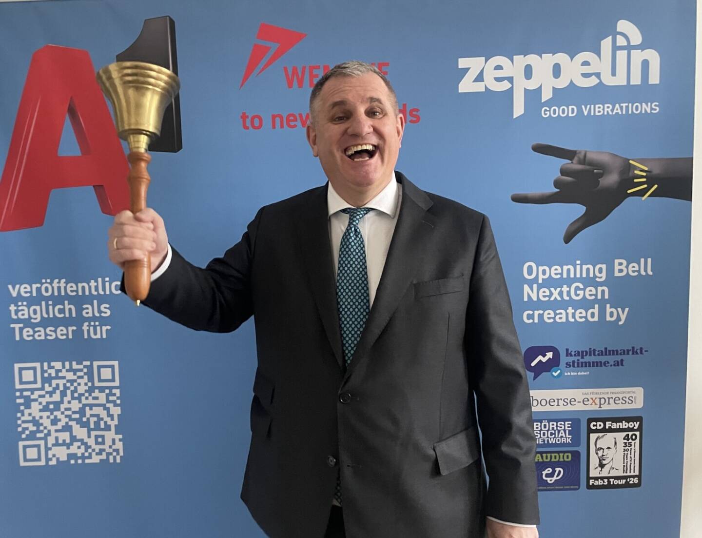 Edi Berger l&auml;utet die Opening Bell f&uuml;r Donnerstag. Beim r&uuml;ckgerechneten ATX TR Start 1991 zu 1000 Punkten werkte der B&ouml;rse Wien Fan f&uuml;r die Deutsche Bank, aktuell, beim erstmaligen &Uuml;berschreiten der 14.000, als Vorstand der Wiener Privatbank