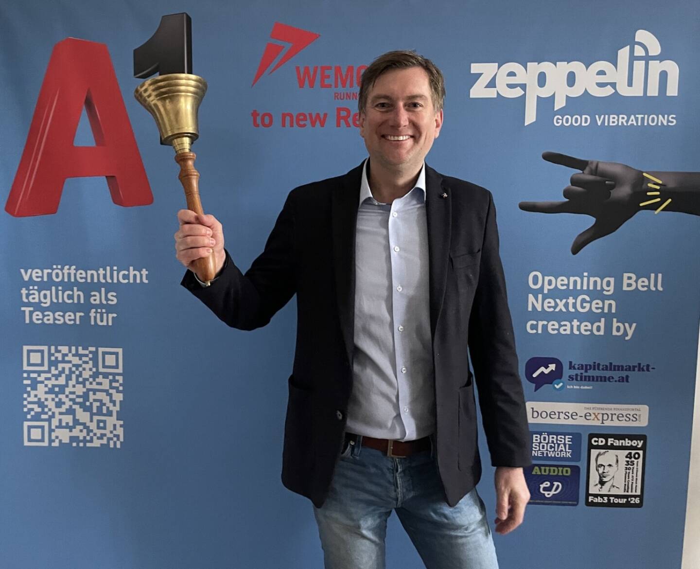 Christian Hromatka l&auml;utet die Opening Bell f&uuml;r Dienstag. Heute fr&uuml;h wurde ein B&ouml;rsepeople-Podcast mit dem ehemaligen Radiomoderator  bzw. langj&auml;hrigen Pressesprecher und Kommunikationschef der Erste Group aufgenommen, der morgen fr&uuml;h gesendet wird 