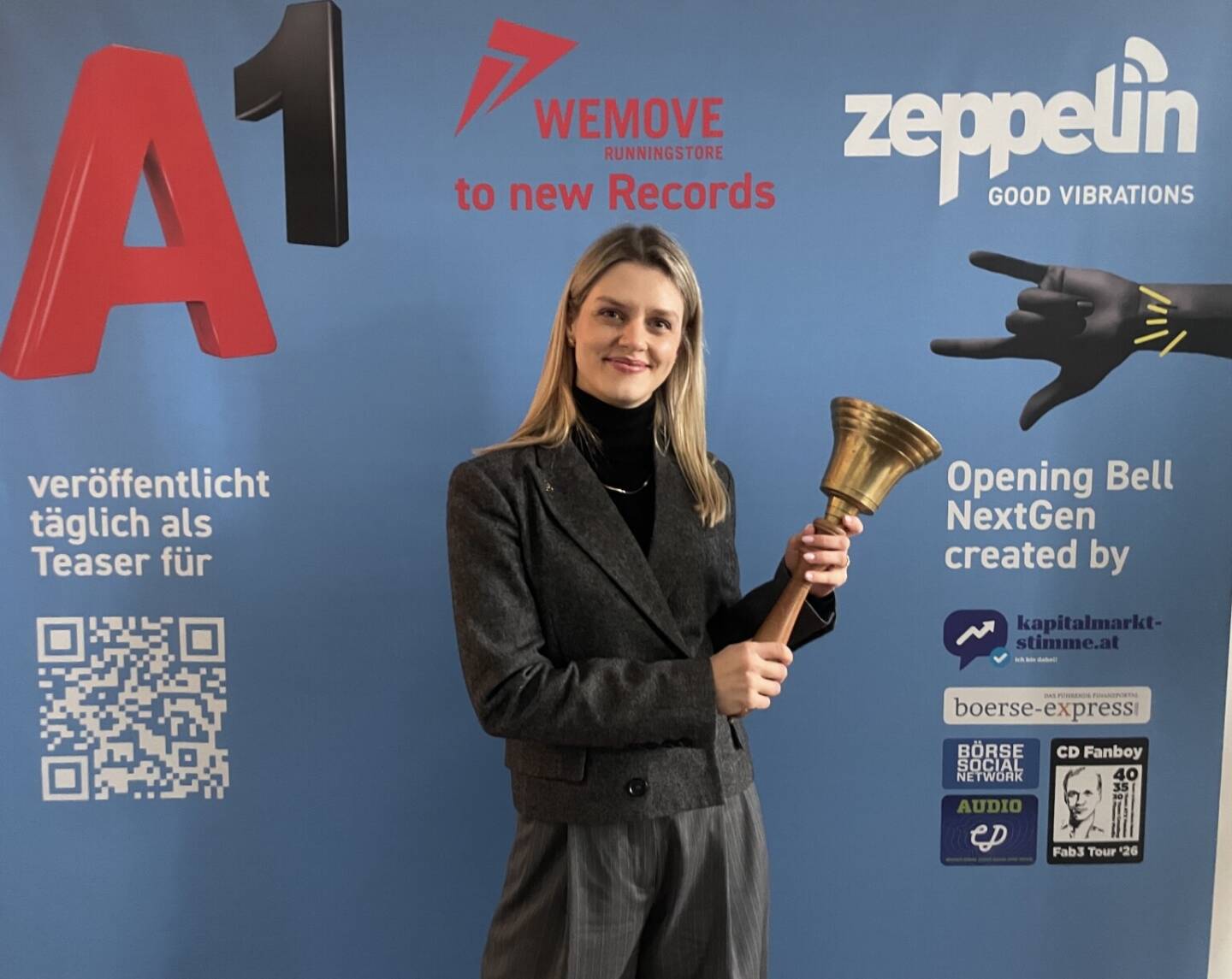 Patricia W&ouml;ber l&auml;utet die Opening Bell f&uuml;r Donnerstag. Als Financial Controllerin bei Do & Co. wird sie es mit Anerkennung mitnehmen, dass die Aktie heute Mittag nach Ver&ouml;ffentlichung der Gesch&auml;ftszahlen Top-Performer im ATX ist