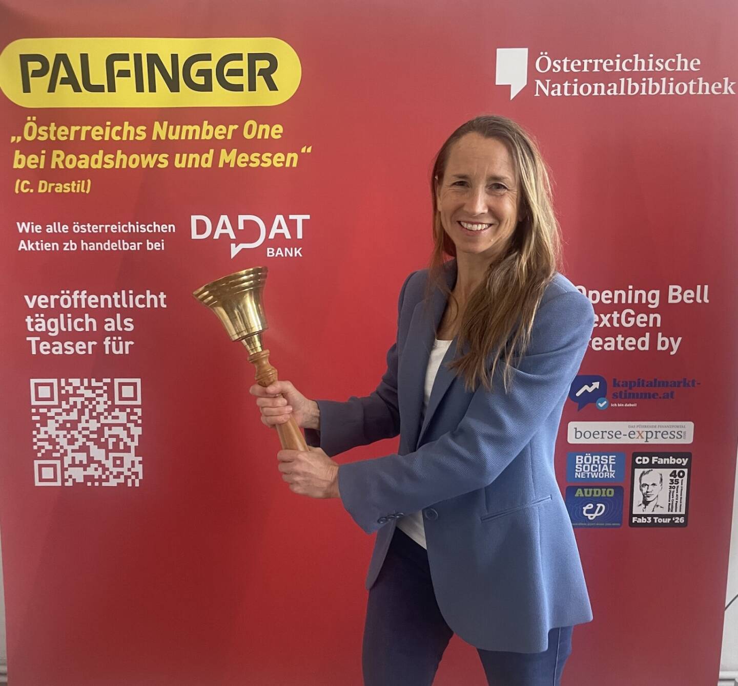 Martina Beran l&auml;utet die Opening Bell f&uuml;r Dienstag. Die langj&auml;hrige ZFA-M&ouml;glichmacherin freut sich &uuml;ber 20 Jahre ZFA, heute Nachmittag gehen die Feierlichkeiten los