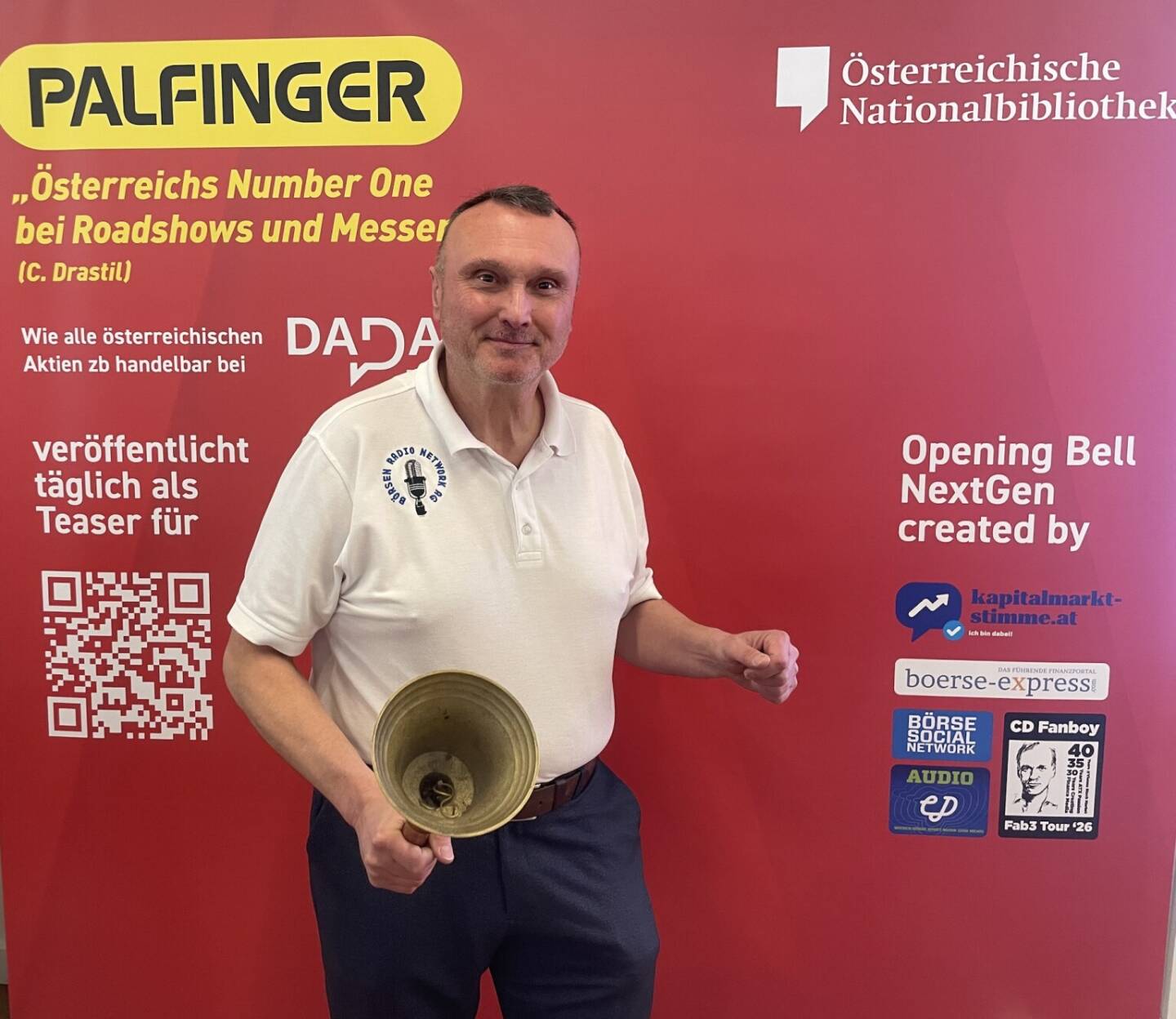 Peter Heinrich l&auml;utet die Opening Bell f&uuml;r Mittwoch. Sein Team arbeitet gerade an einem H&ouml;rbuch des Bestsellers von Heiko Thieme