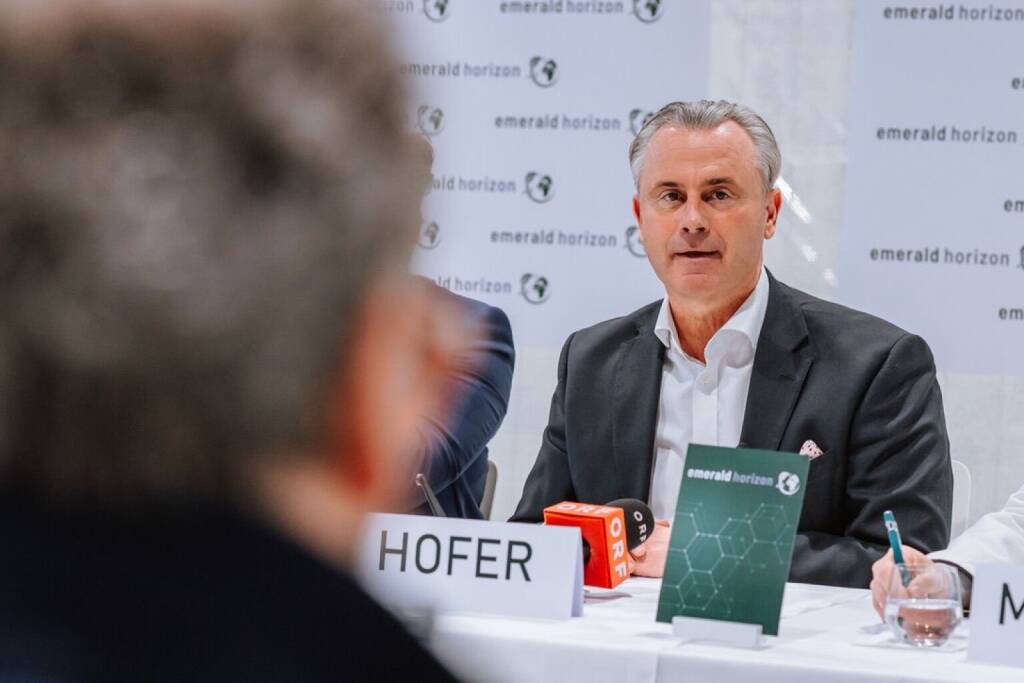 Angesichts der anhaltenden Zuspitzung in der Straße von Hormuz und explodierender Energiepreise fordert Norbert Hofer, Vice President der Grazer Emerald Horizon AG, einen radikalen Kurswechsel in der europäischen Energiepolitik. Mit seinem „Accelerator-Driven Energy System“ (ADES) bietet das Unternehmen eine grundlastfähige Technologie auf Thorium-Basis, die Europa aus der geopolitischen Erpressbarkeit befreien könnte. Foto: Emerald Horizon/Fuchs, &copy; Aussender (13.05.2026) 