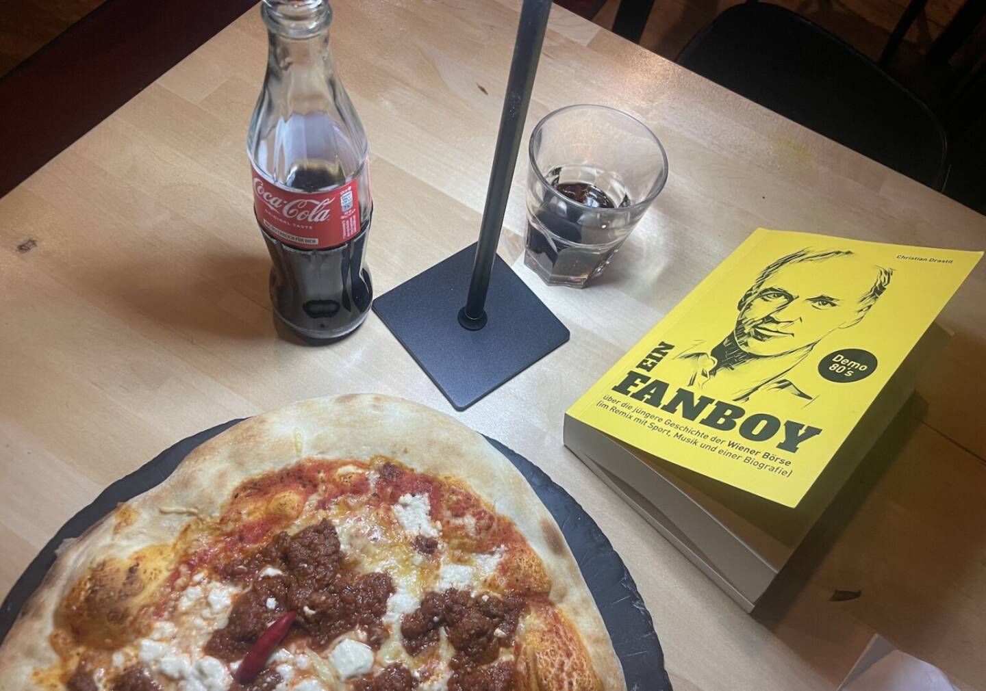 Buch + Pizza + Cola