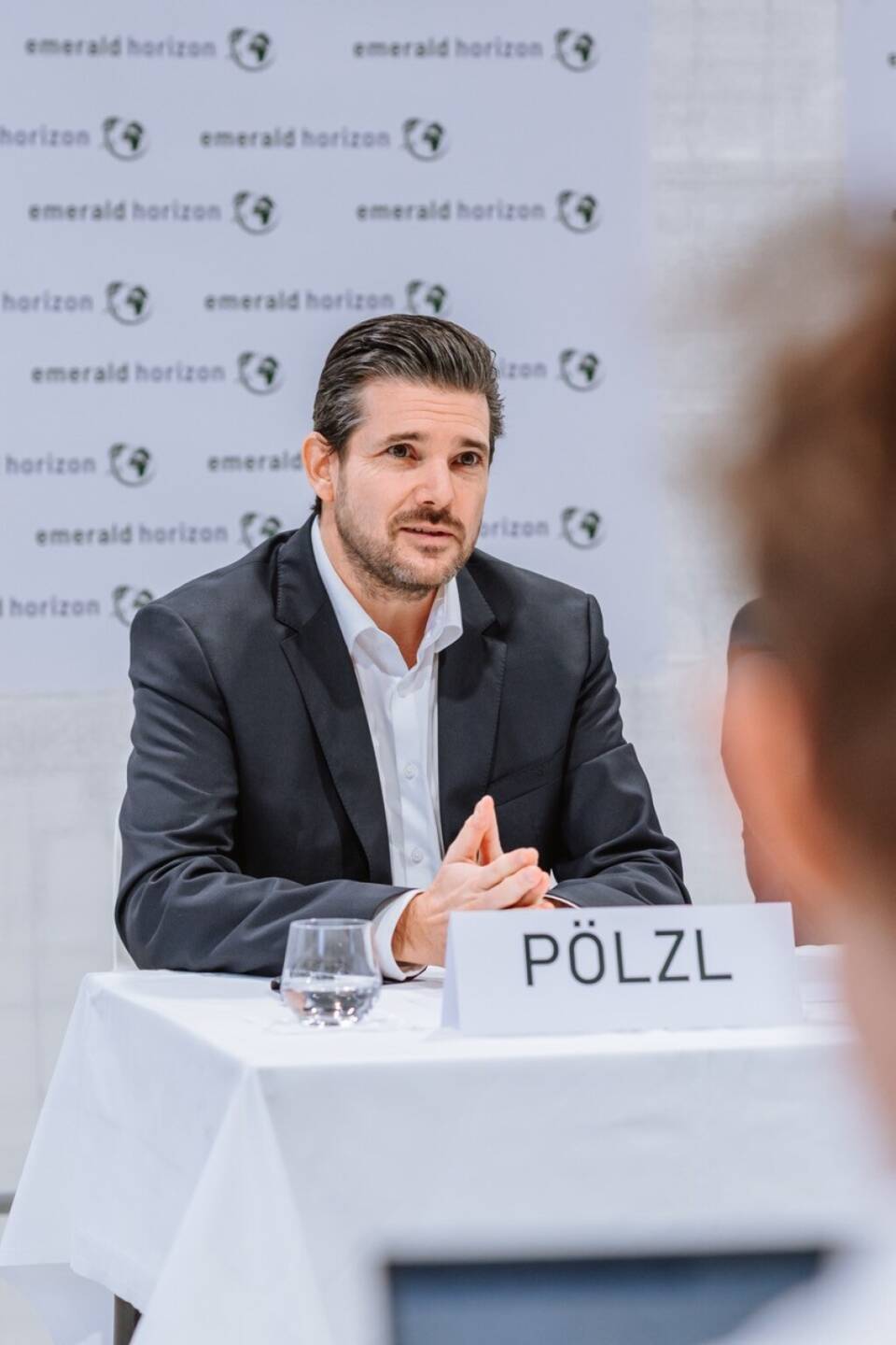 Das steirische Deep-Tech-Unternehmen Emerald Horizon bereitet sich auf einen bedeutenden Meilenstein vor: den Gang an die Wiener B&ouml;rse., im Bild: Philipp P&ouml;lzl, Co-Founder und Vice President Operations Emerald Horizon, Foto: Fuchs
