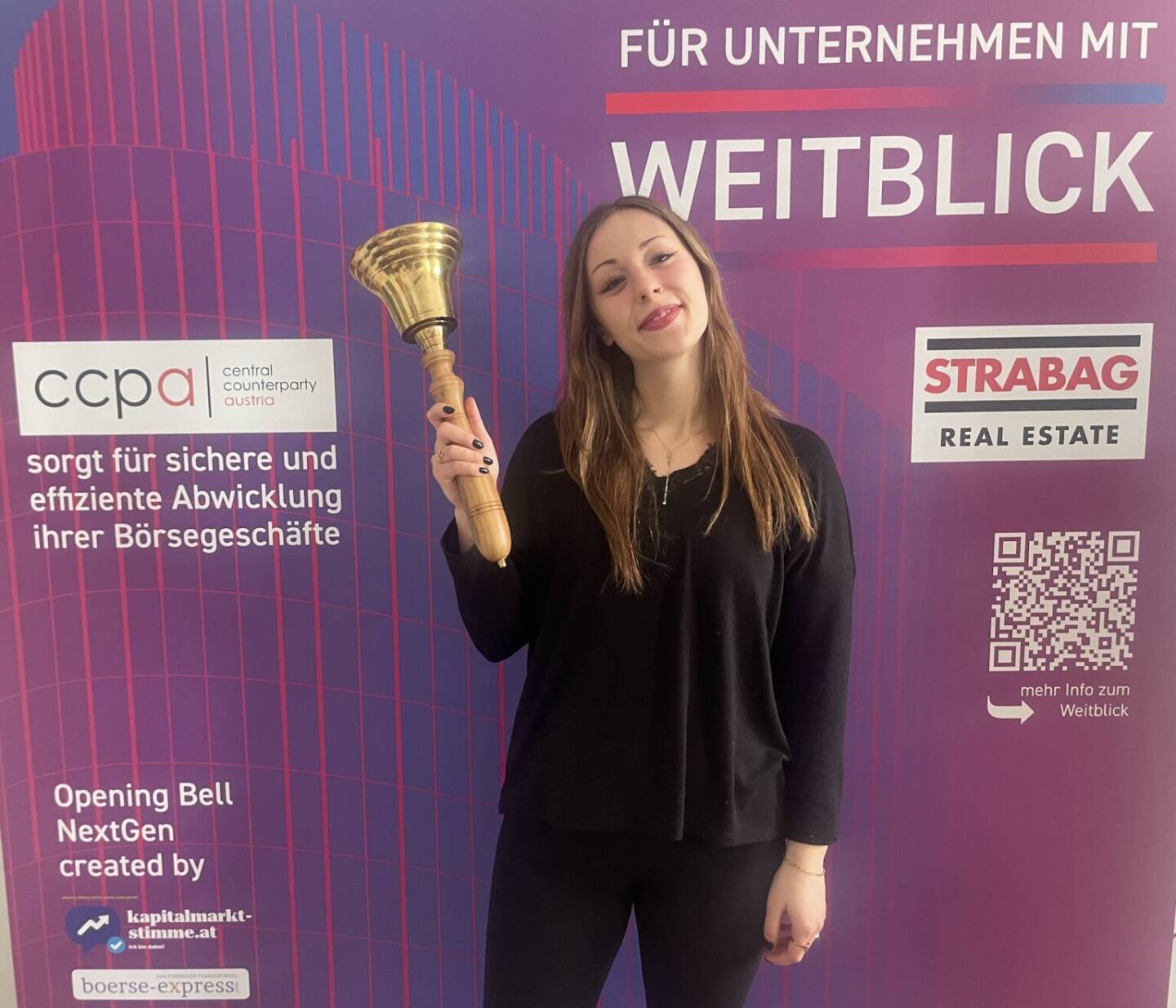 Nina Ritzinger l&auml;utet die Opening Bell f&uuml;r Dienstag. Ein Duett mit der Sales Managerin bei pressrelations &Ouml;sterreich ist im Abspann der Wiener B&ouml;rse Party kurz angespielt