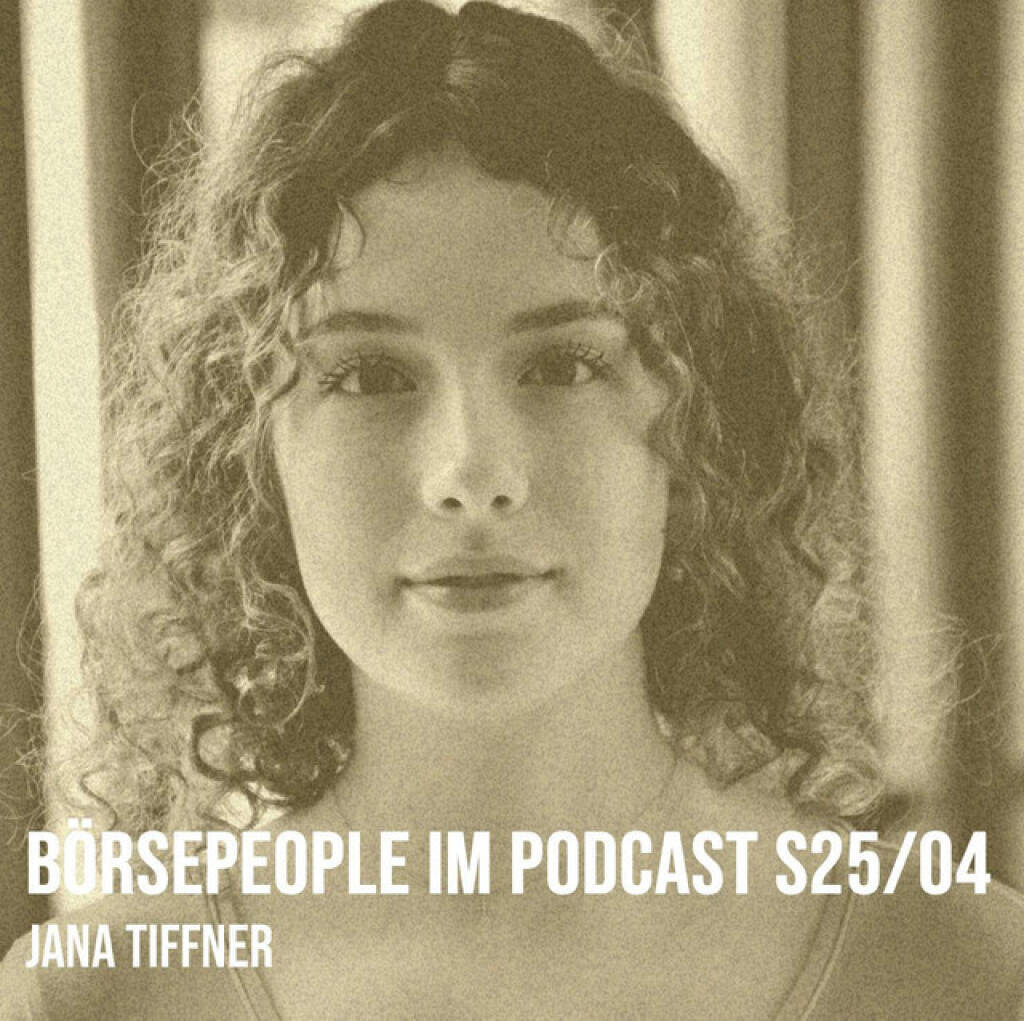 https://open.spotify.com/episode/518SjN6GXg8XWzNVW5QqQA
Börsepeople im Podcast S25/04: Jana Tiffner - <p>Jana Tiffner ist studentische Mitarbeiterin bei AT&S, passenderweise am Aufnahmetag wurde sie befördert und hat jetzt Junior Engineering R&D auf der Visitenkarte stehen. 2025 hatte Jana für AT&S den ESBS Young Academics Award gewonnen. Wir sprechen über Projekte im Bereich Resource Efficiency, über Energiemanagement, den Fussabdruck von Leiterplatten, die Merit-Order, aber auch über die Energie AG, die EEX, die EXAA, Kraftsport und Klavier. Wer Motivation hören will, ist hier richtig.<br>
<br>
Die Folge ist Teil 2 einer AT&S-Trilogie mit Gerald Reischl, Jana Tiffner und Markus Leitgeb, es sind die Folgen 25/03 bis 25/05 auf <a href=http://www.audio-cd.at/people target=_blank>http://www.audio-cd.at/people</a> .<br>
<br>
<a href=https://ats.net target=_blank>https://ats.net</a><br>
<br>
About: Die Serie Börsepeople des Podcasters Christian Drastil, der im Q4/24 in Frankfurt als Finfluencer & Finanznetworker #1 Austria ausgezeichnet wurde, findet im Rahmen von <a href=http://www.audio-cd.at target=_blank>http://www.audio-cd.at</a> und dem Podcast Audio-CD.at Indie Podcasts statt. Es handelt sich dabei um typische Personality- und Werdegang-Gespräche. Die Anniversary Season 25 wird nach davor 24 Seasons mit fixen Presentern und insgesamt 574 Folgen (seit 2022 jeden Montag, Mittwoch und Freitag) nun für eine Freestyle-Phase ohne fixe Sendetermine sorgen, die bis Ende Sommer dauert. Als Nebeneffekt soll die Logistik rund um Drastils Fanboy-Buch, vgl. <a href=http://www.christian-drastil.com target=_blank>http://www.christian-drastil.com</a> , erleichtert werden. Welcher der meistgehörte Börsepeople Podcast ist, sieht man unter <a href=http://www.audio-cd.at/people target=_blank>http://www.audio-cd.at/people.</a> Der Zwischenstand des laufenden Rankings ist tagesaktuell um 12 Uhr aktualisiert.<br>
<br>
Bewertungen bei Apple (oder auch Spotify) machen mir Freude: <a href=http://www.audio-cd.at/spotify target=_blank>http://www.audio-cd.at/spotify</a> , <a href=http://www.audio-cd.at/apple target=_blank>http://www.audio-cd.at/apple</a> .<br>
</p> (26.05.2026) 
