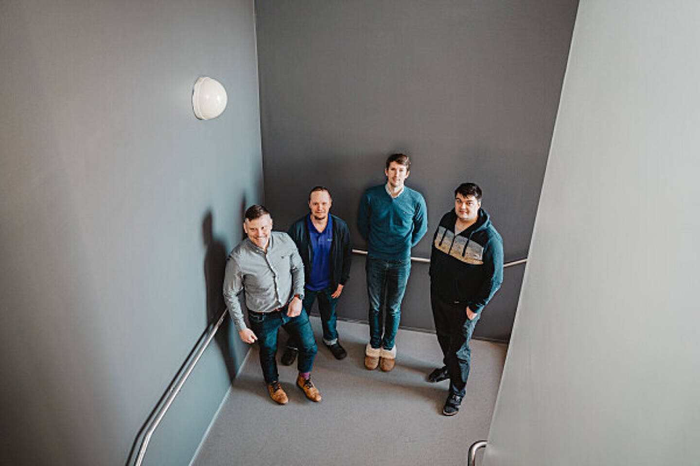Die B&C-Gruppe engagiert sich als Minderheitsinvestorin an der Series-A-Finanzierungsrunde des Technologieunternehmens Quanscient: im Bild: Das Gr&uuml;ndungsteam von Quanscient (v. l. n. r.): Juha Riippi, Valtteri Lahtinen, Alexandre Halbach und Asser L&auml;hdem&auml;ki; als f&uuml;nfter Co-Founder kam 2024 Andrew Tweedie dazu. &copy; Quanscient