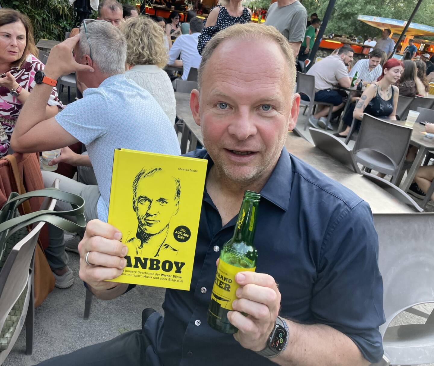 DocLX Alex Knechtsberger mit dem druckfrischen Fanboy-Buch
