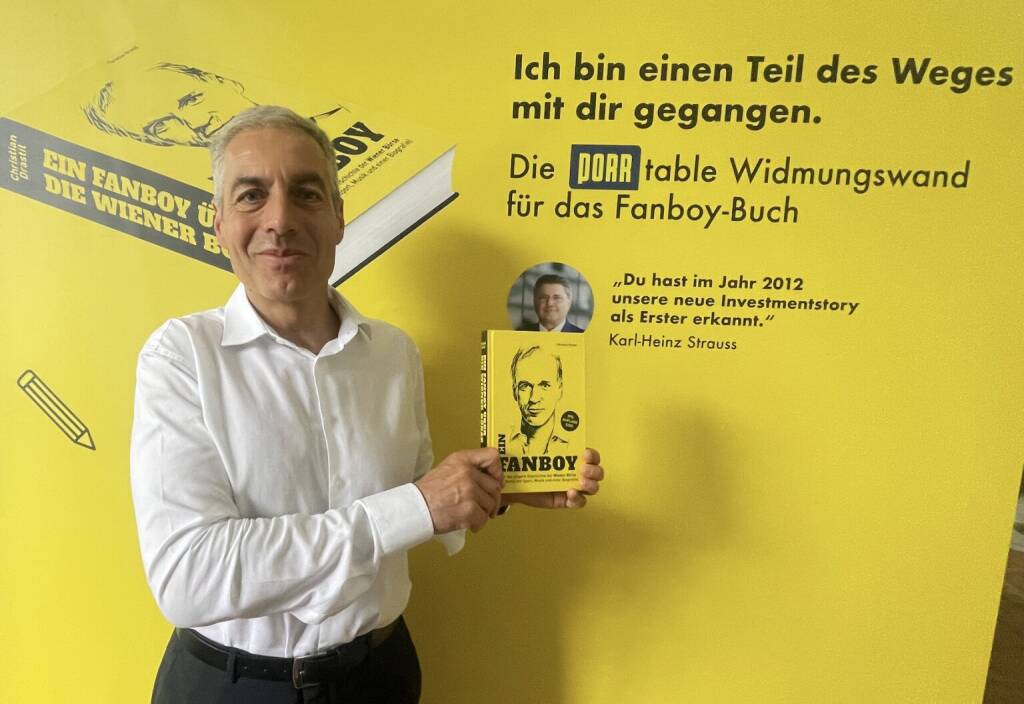 Georg Bursik mit dem Fanboy Buch (04.06.2026) 