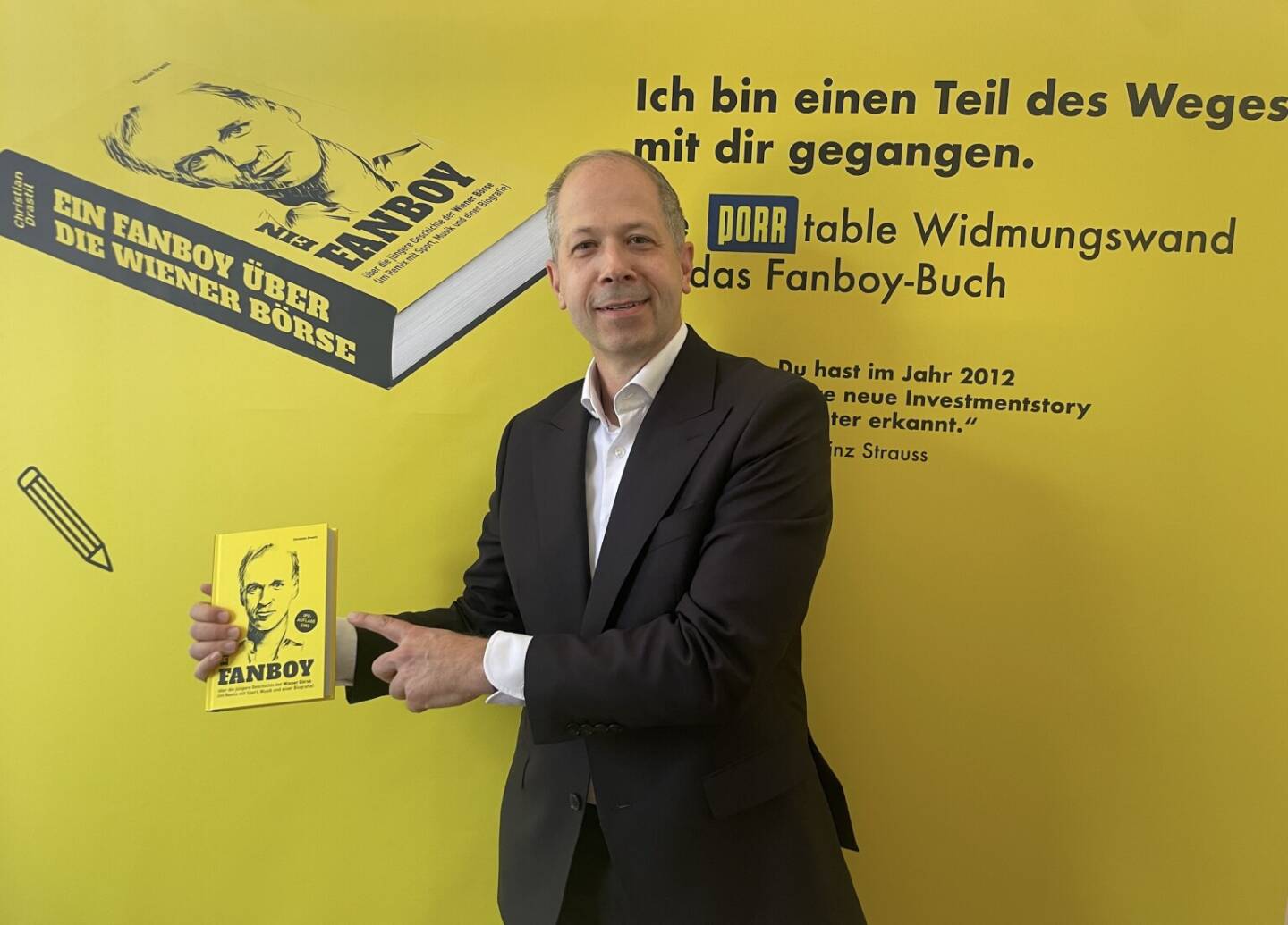 Ronald Nemec mit dem Fanboy Buch