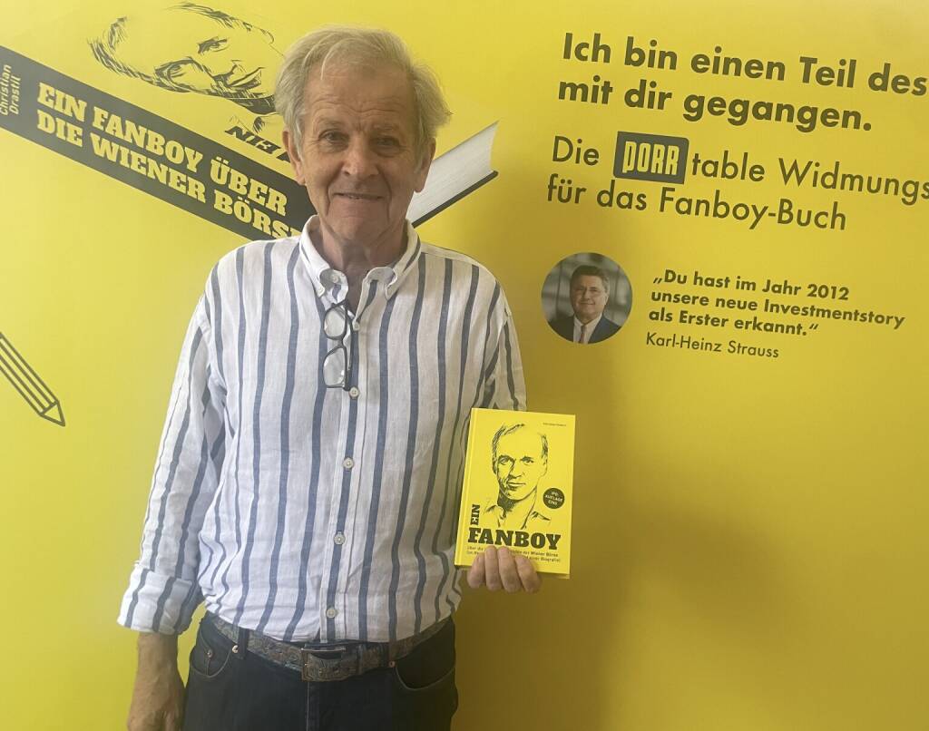Eduard Zehetner mit dem Fanboy-Buch (09.06.2026) 