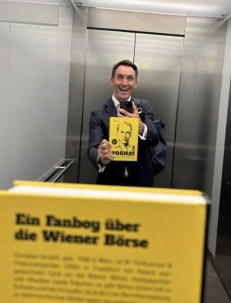 Thomas Bobek mit dem Fanboy-Buch (11.06.2026) 
