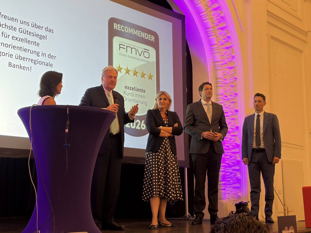 BKS Bank feiert 40jähriges Börsejubiliäum in Wien: CEO Nikolaus Juhász, Vorstandsmitglieder Renata Maurer Nikolić , Dietmar Böckmann Clemens Bousquet, Foto: beigestellt (11.06.2026) 