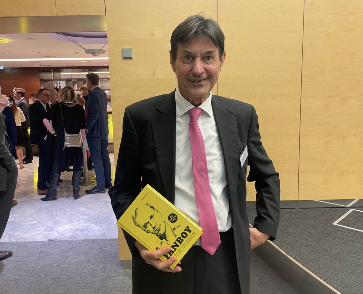 Peter Brezinschek mit dem Fanboy-Buch