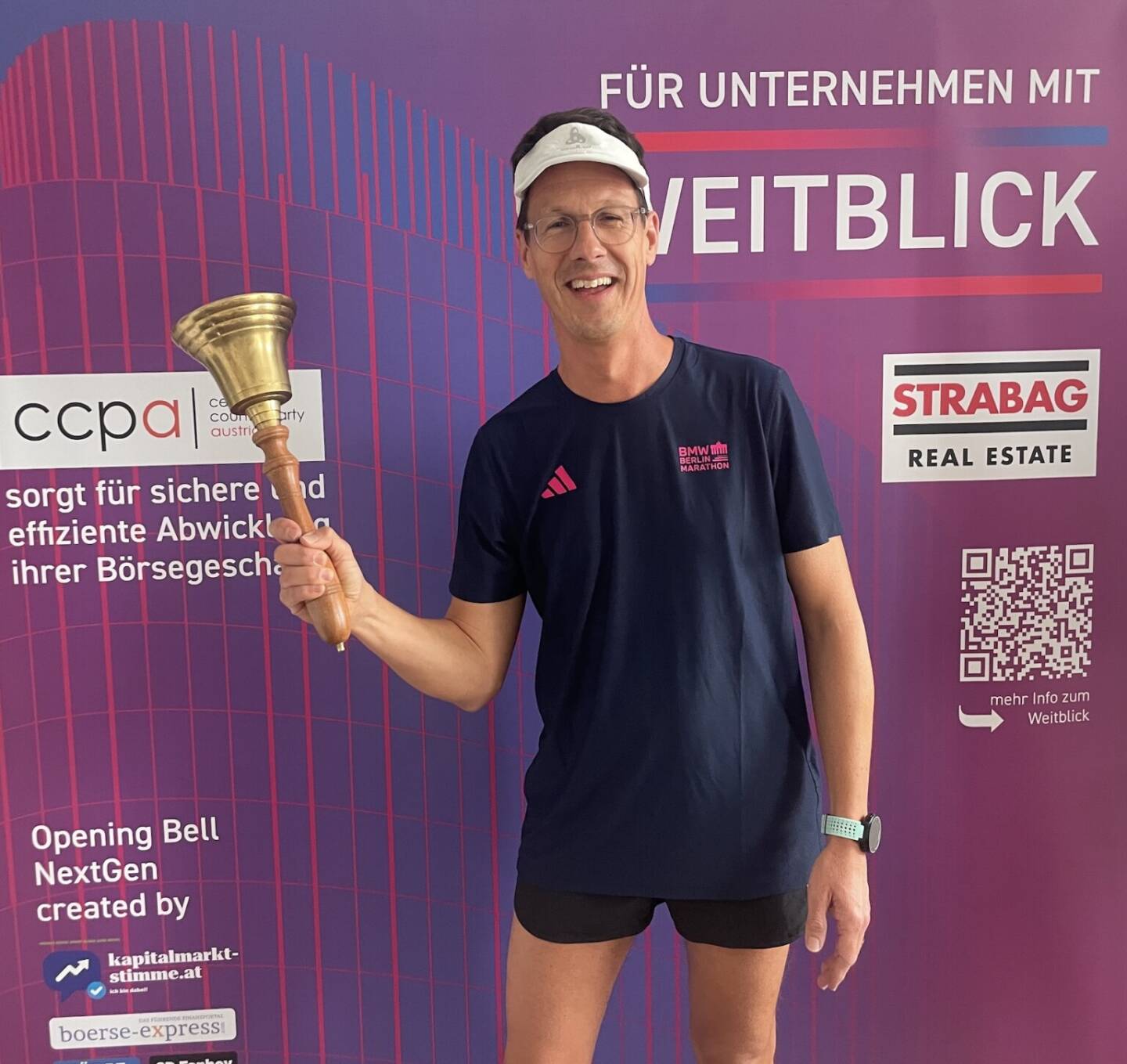 Christian Scheid l&auml;utet die Opening Bell f&uuml;r Montag. Mit dem Jurychef des Zertifikate Award Austria gab es zum Abschluss der Zertifikate Woche noch einen z&uuml;gigen Plauderlauf