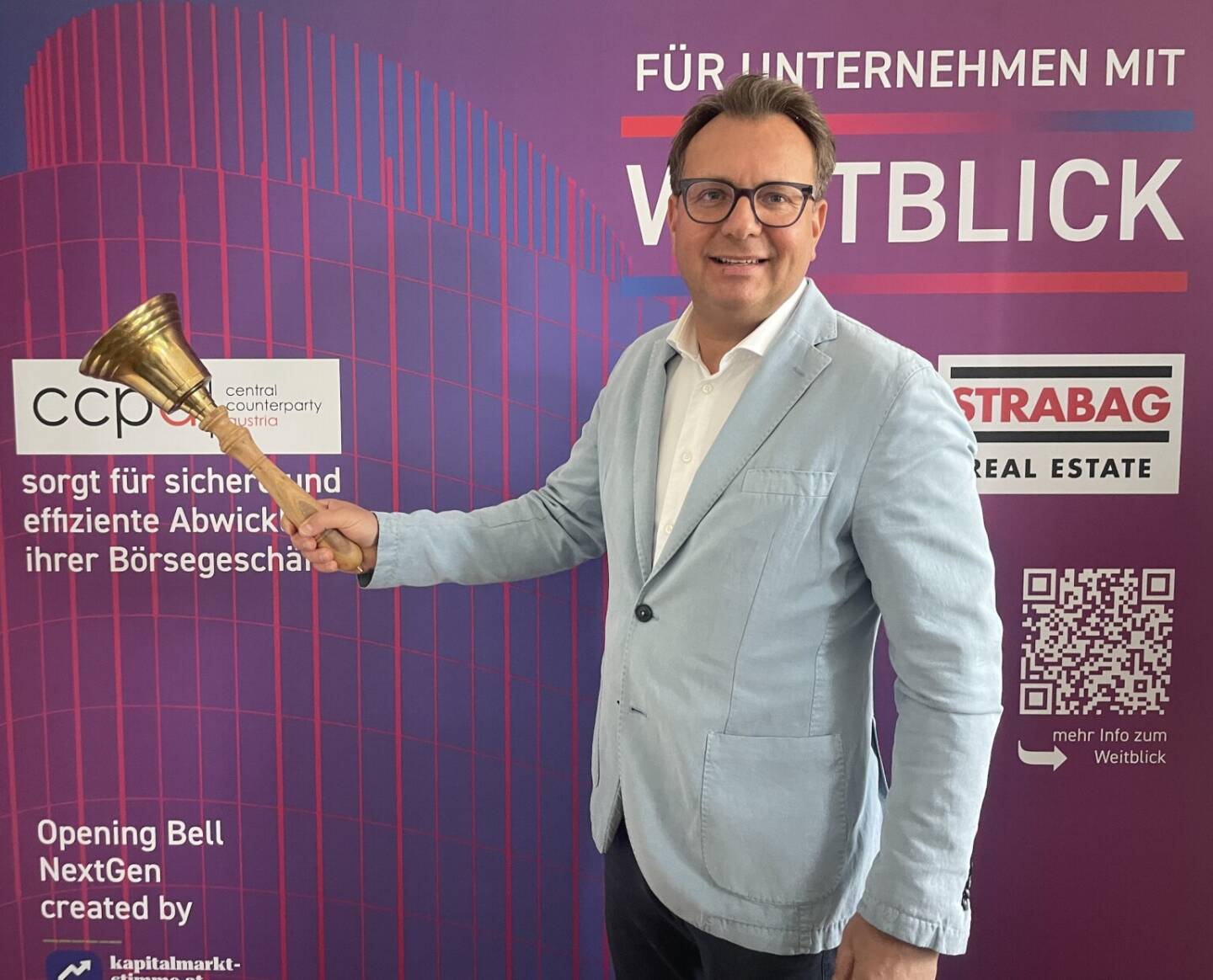 Markus Tritthart l&auml;utet die Opening Bell f&uuml;r Freitag. Der Gesch&auml;ftsf&uuml;hrer der Raiffeisen Bausparkasse bietet mit seinem klassischen und immer modernen Bausparen einen Basisbaustein des wichtigen Auf-die-Seite-Legens 