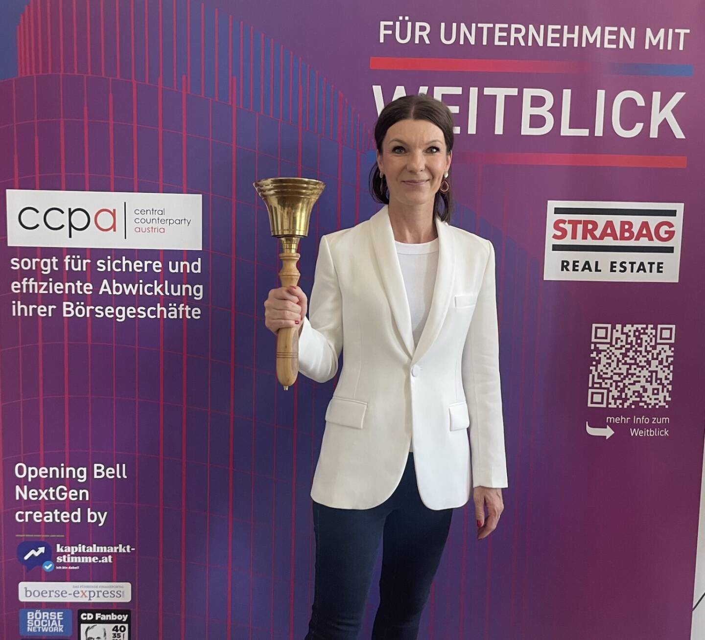 Katarina Heger l&auml;utet die Opening Bell f&uuml;r Montag. Die Pr&uuml;fungsmanagerin Revision Fachbereich Nachhaltigkeit beim &Ouml;sterreichischen Raiffeisenverband war jahrelang in der Leichtathletik aktiv
