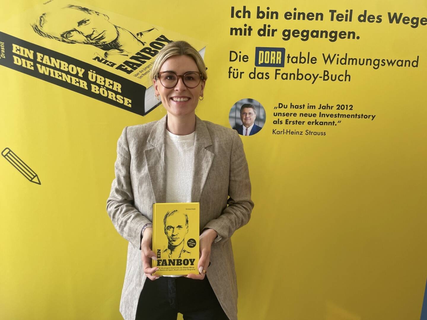 Eva Landrichtinger mit dem Fanboy-Buch