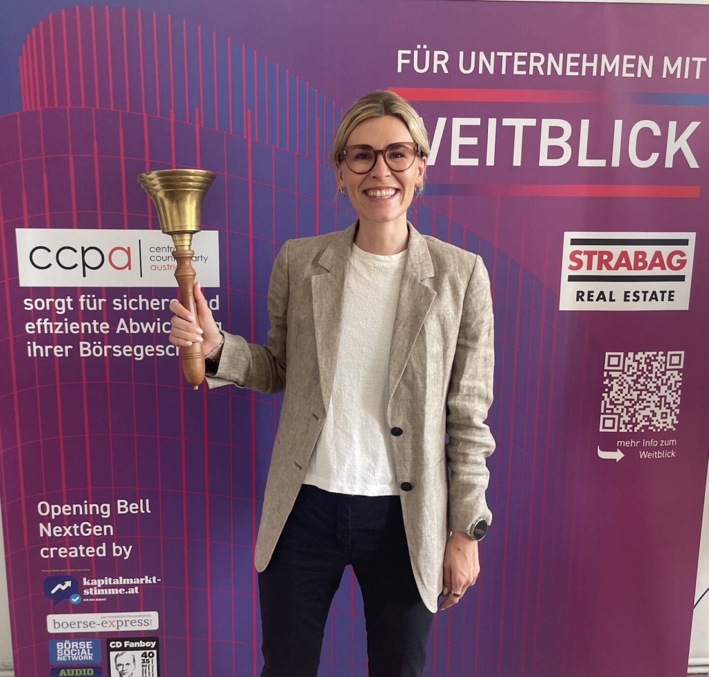 Eva Landrichtinger l&auml;utet die Opening Bell f&uuml;r Mittwoch und damit f&uuml;r das 2. Halbjahr an den B&ouml;rsen. Die Gesch&auml;ftsf&uuml;hrerin der Bundessparte Bank & Versicherung der Wirtschaftskammer &Ouml;sterreich freut sich &uuml;ber die starke Performance der Finanztitel an der Wiener B&ouml;rse