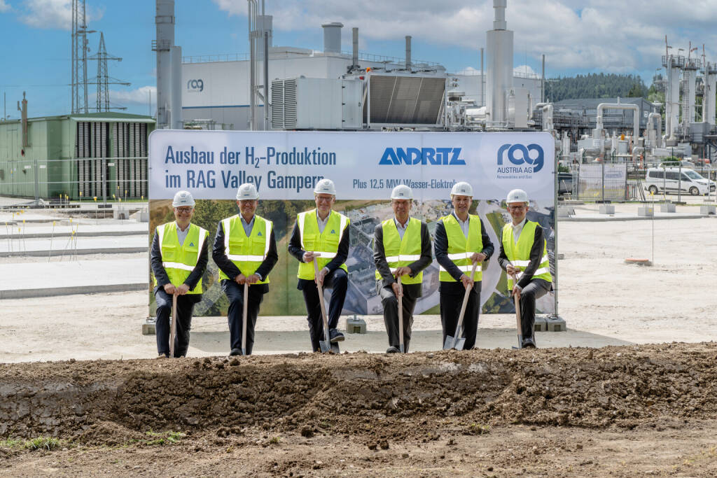 RAG Austria und ANDRITZ feiern Spatenstich für Österreichs größtes Projekt zur Erzeugung von grünem Wasserstoff. von links: Sami Pelkonen (EVP, Green Hydrogen ANDRITZ AG), Dietmar Heinisser (Executive Board Member, Environment and Energy ANDRITZ AG), Joachim Schönbeck (CEO ANDRITZ AG), Markus Mitteregger (CEO RAG Austria AG), Robert Dick (CFO RAG Austria AG), Stephan Bauer (Green Gas Technologies RAG Austria AG) Copyright: Karin Lohberger Photography, &copy; Aussender (08.07.2026) 