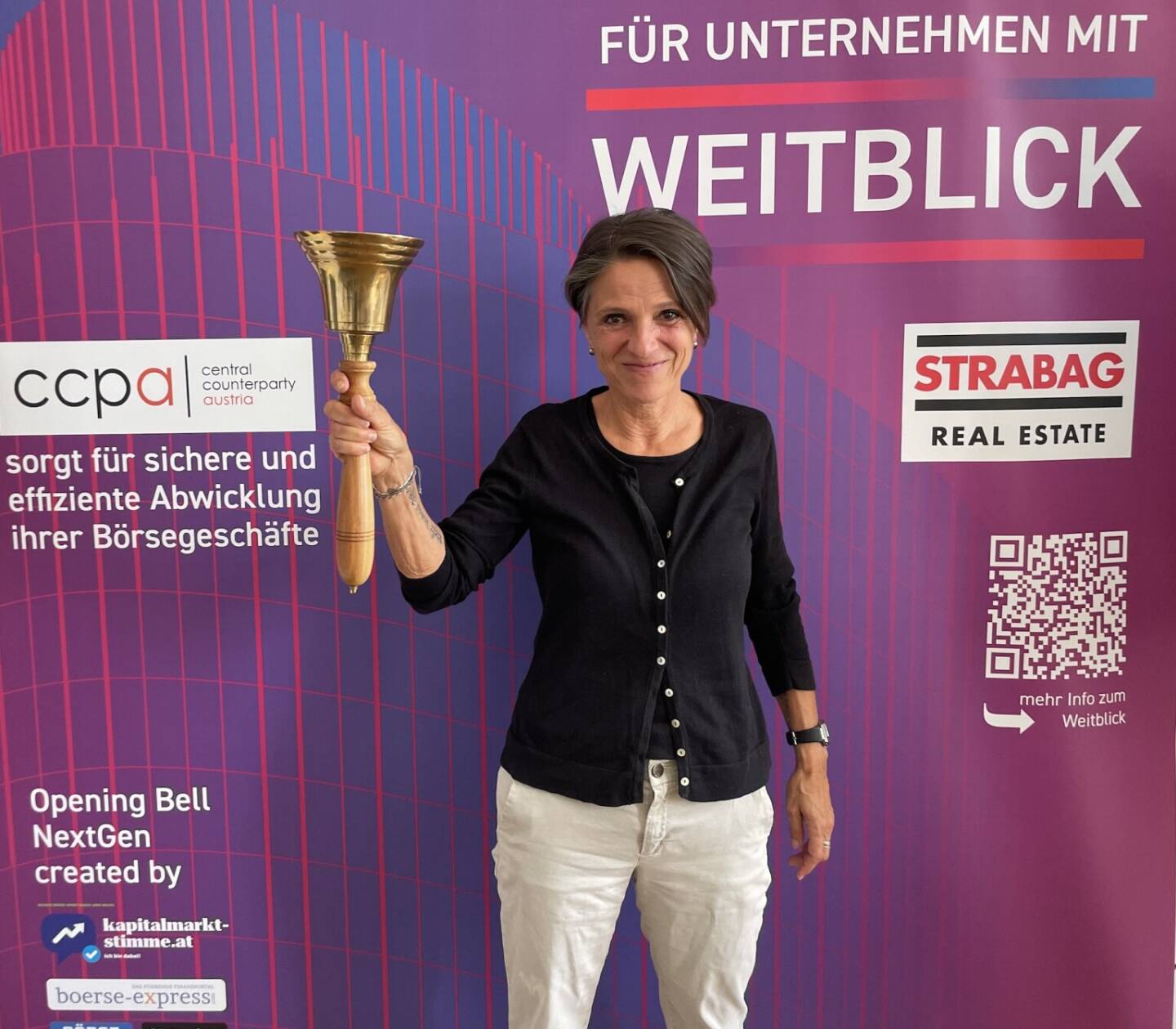 Karin Bauer l&auml;utet die Opening Bell f&uuml;r Freitag mit dem Wunsch, dass wir in Menschen ebenso konsequent investieren wie in Technologie. Unter https://diefraubauer.com/ gibt es viel Inspiration zu diesen Thema