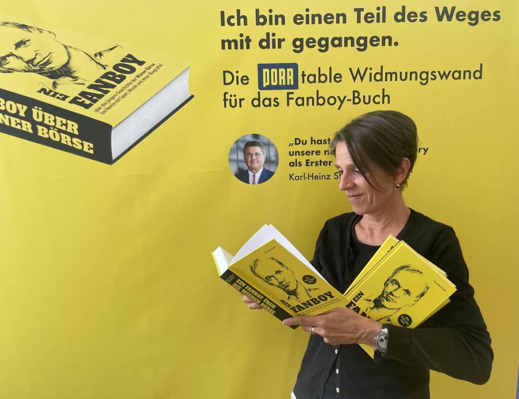 Karin Bauer mit dem Fanboy-Buch (10.07.2026) 