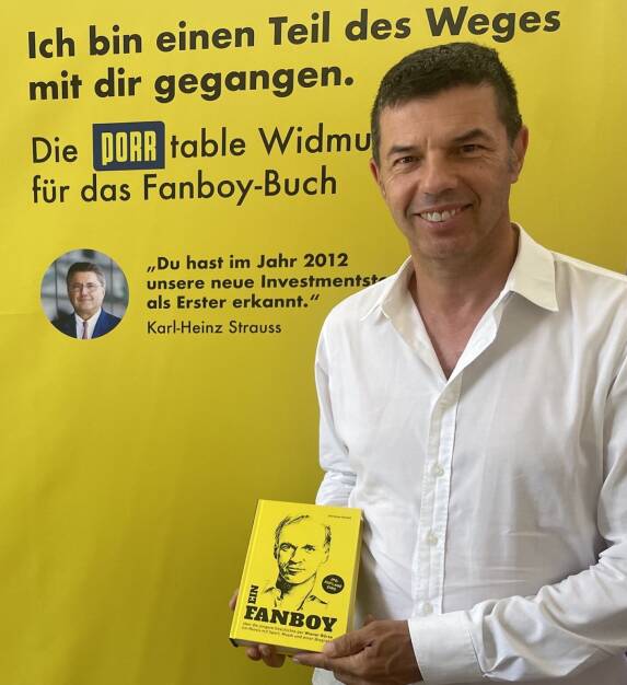 Rudi Zipfelmayer mit dem Fanboy-Buch (17.07.2026) 