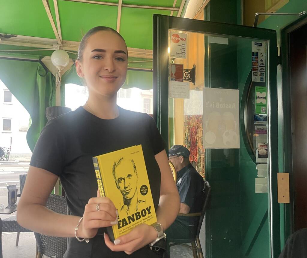 Das Fanboy-Buch im GoldenHarp Pub (direkte Nachbarschaft) , wo wir viele Besprechungen machen (20.07.2026) 