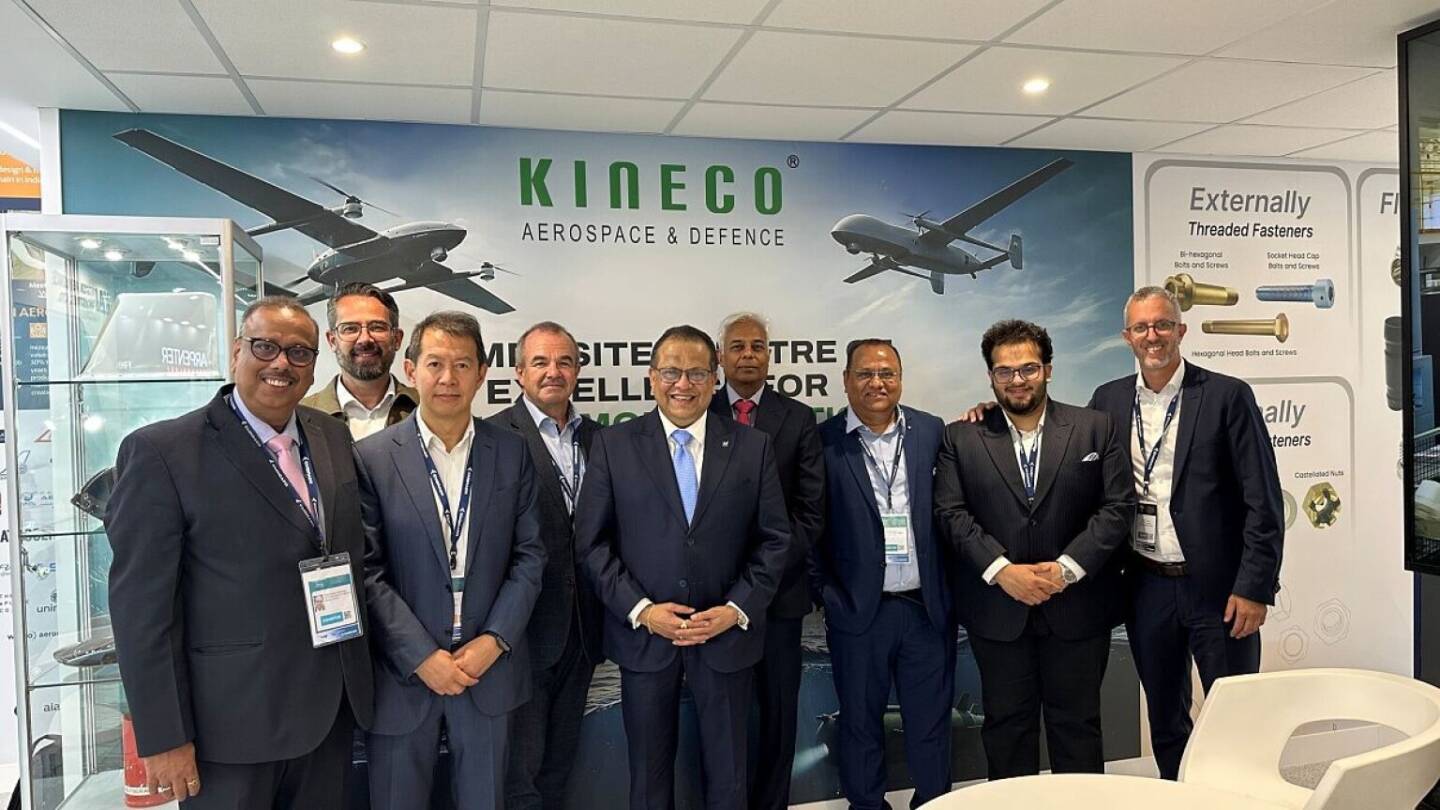 FACC baut Composite-Fertigung in Indien gemeinsam mit Partner Kineco Aerospace weiter aus
v.l.n.r.: Sudhi Ranjan Mukherjee (COO, Kineco), Mario Haider (Director Procurement, FACC), Tongyu Xu (CSO, FACC), Andreas Furthmayr (EVP Aerostructures, FACC), Sekhar Sardessai (CMD Kineco), Vivek Srivastava (Group CEO Kineco), Avanish Dwivedi (Kineco), Ved Sardessai (Kineco), Thomas Kraus (EVP Procurement FACC) © FACC / Kineco