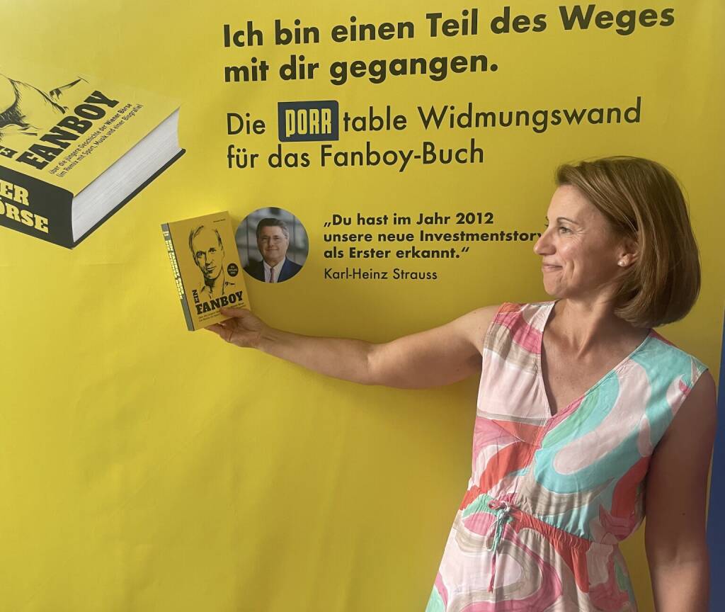 Alexandra Baldessarini mit dem Fanboy-Buch (24.07.2026) 