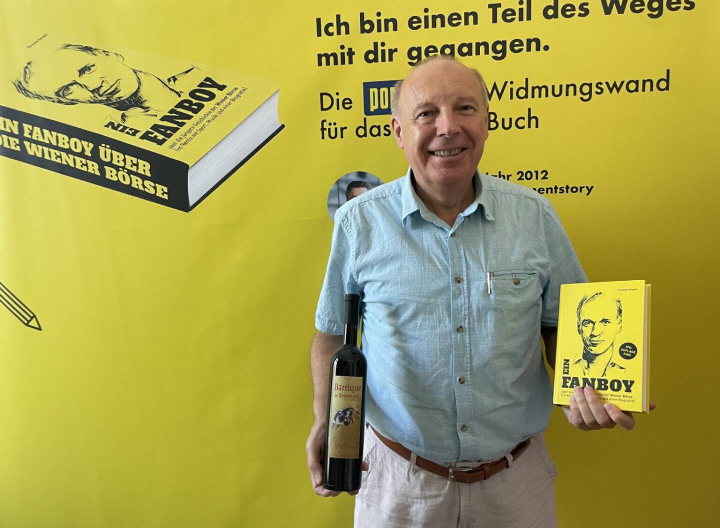 Hans Wanovits mit dem Barrique de Beurse und dem Fanboy-Buch