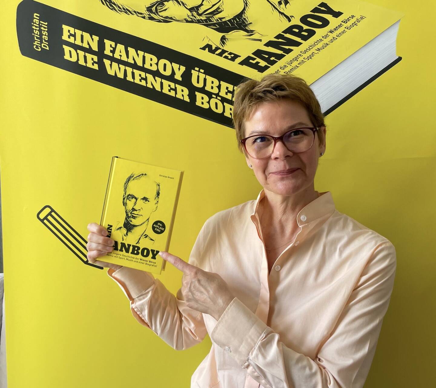 Simone Kornelius mit dem Fanboy-Buch